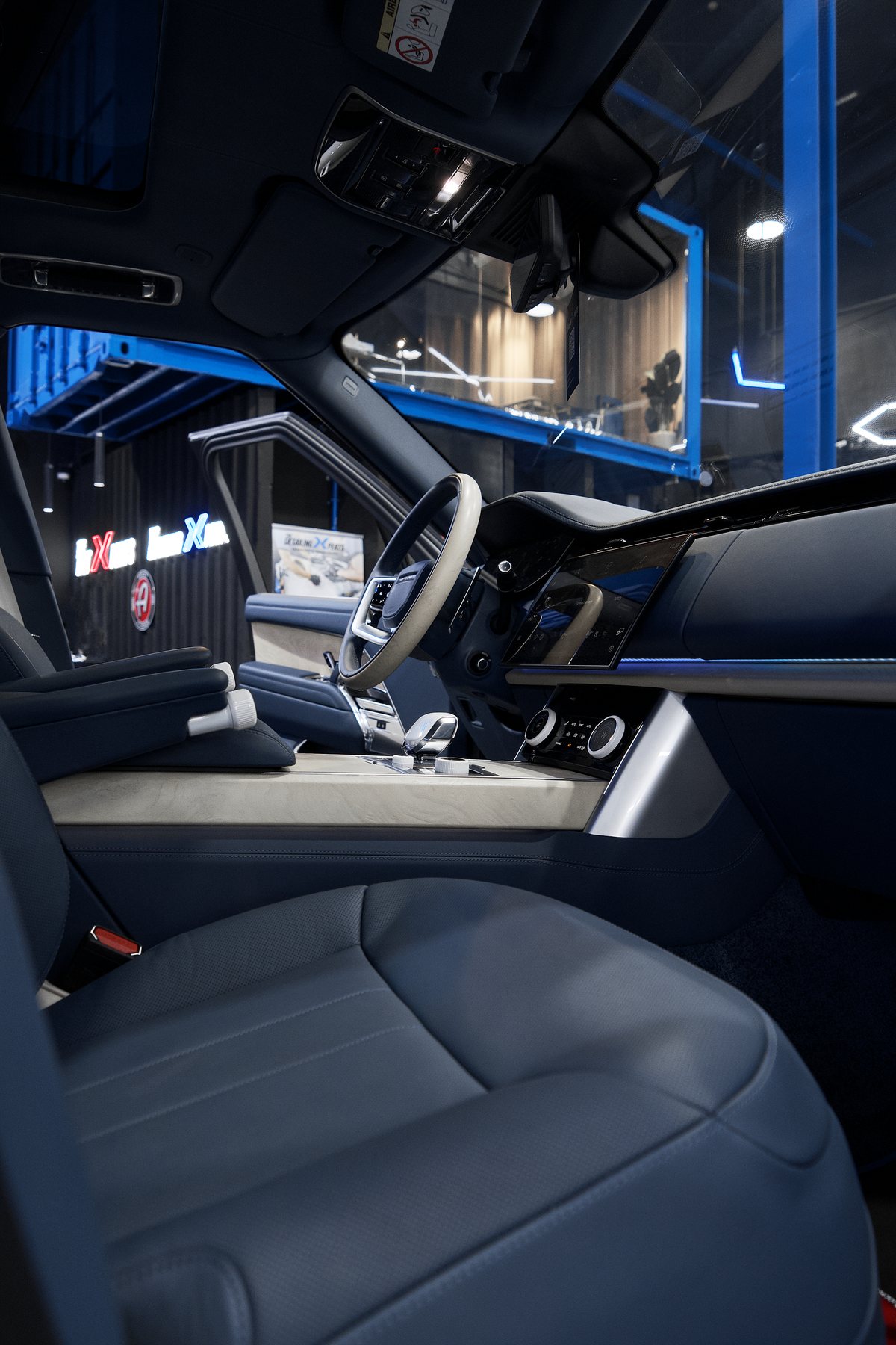 Range Rover interior detailing cabin