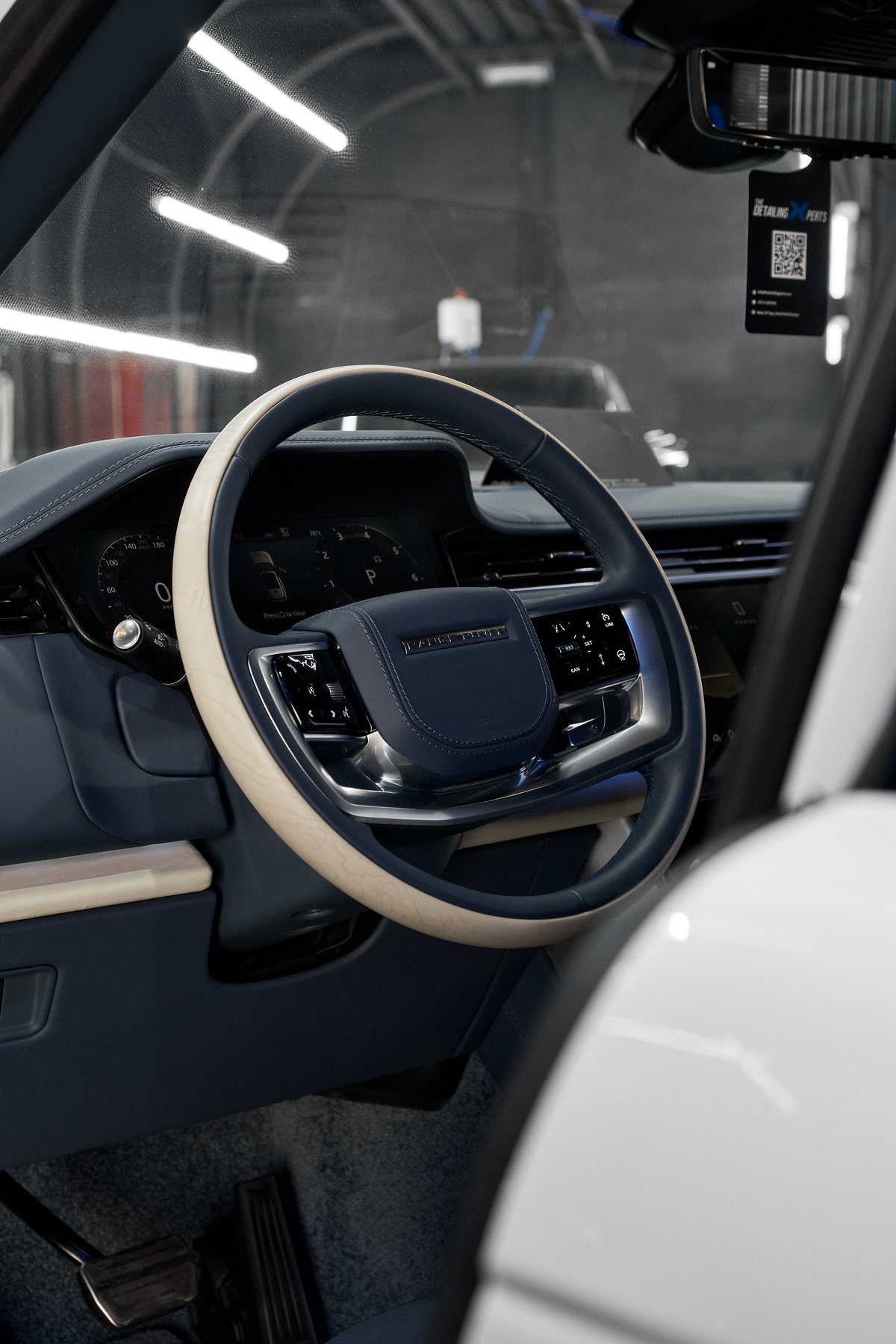 Range Rover steering wheel interior detailing