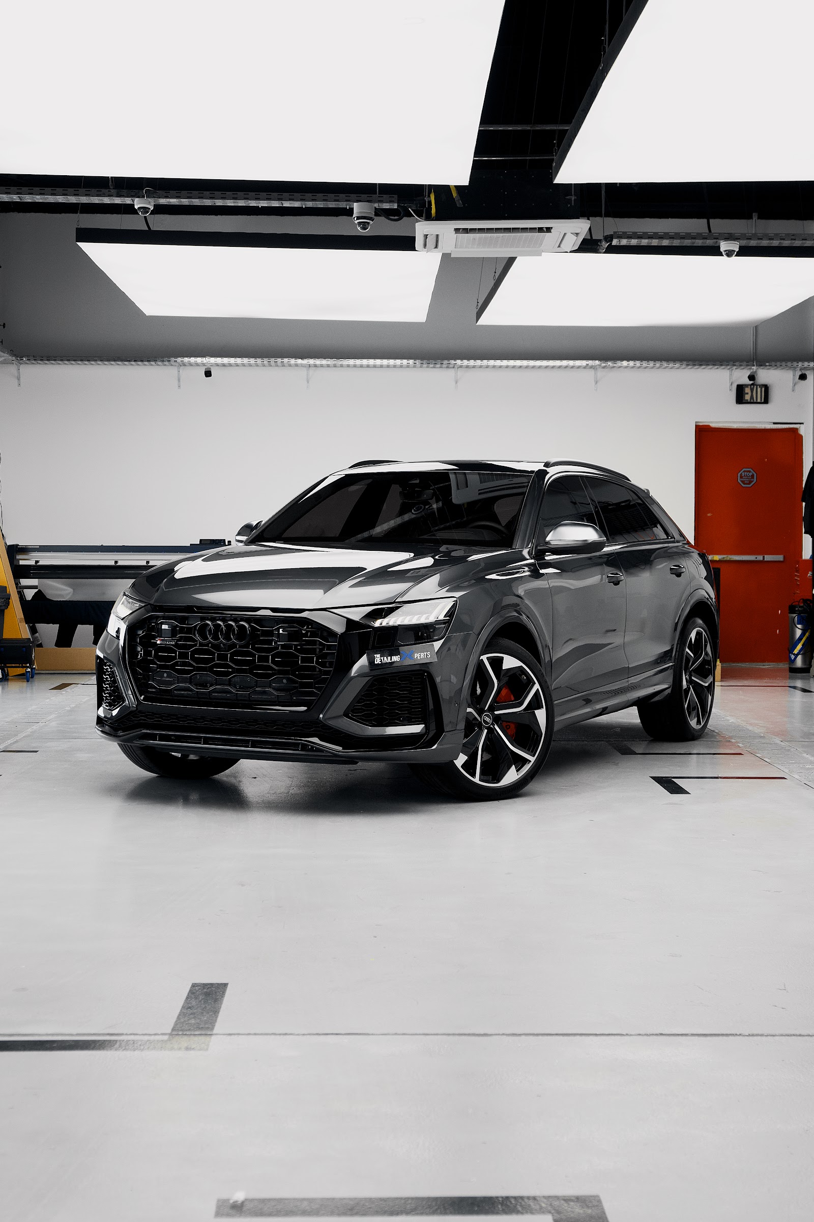 AUDI RS Q8 (gray)