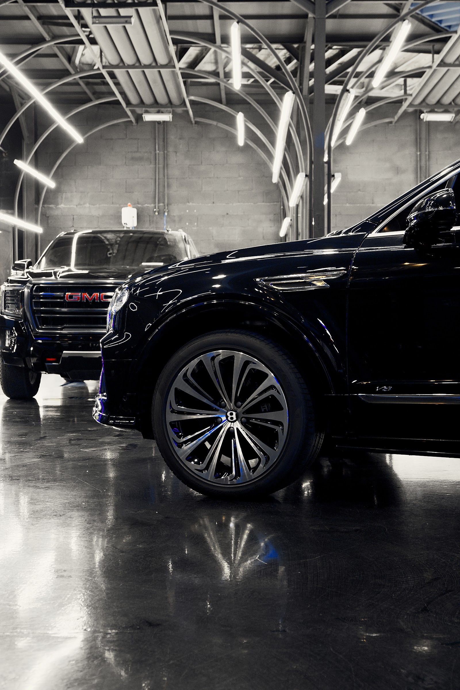 BENTLEY BENTAYGA (black)