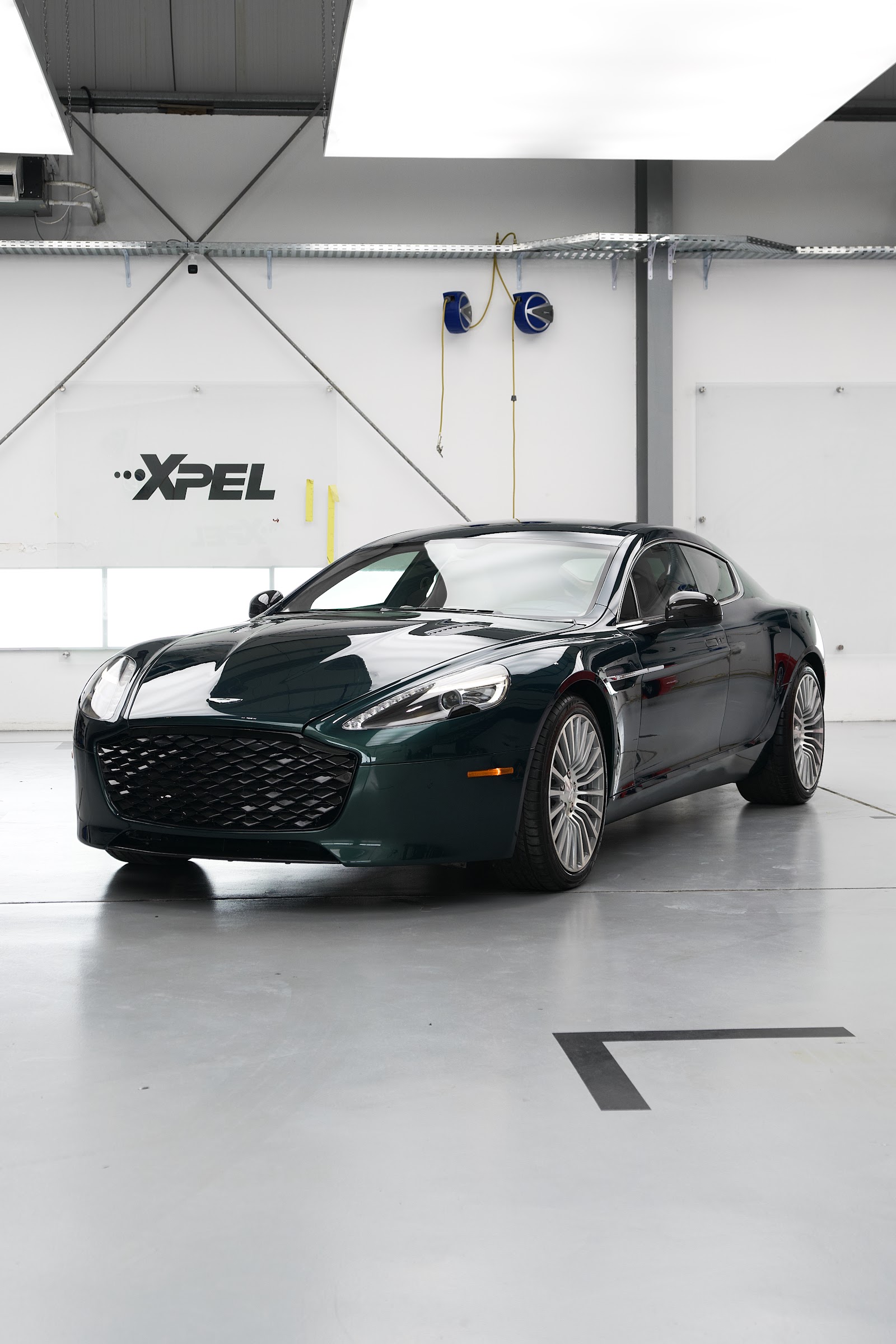 ASTON MARTIN (blue/green)