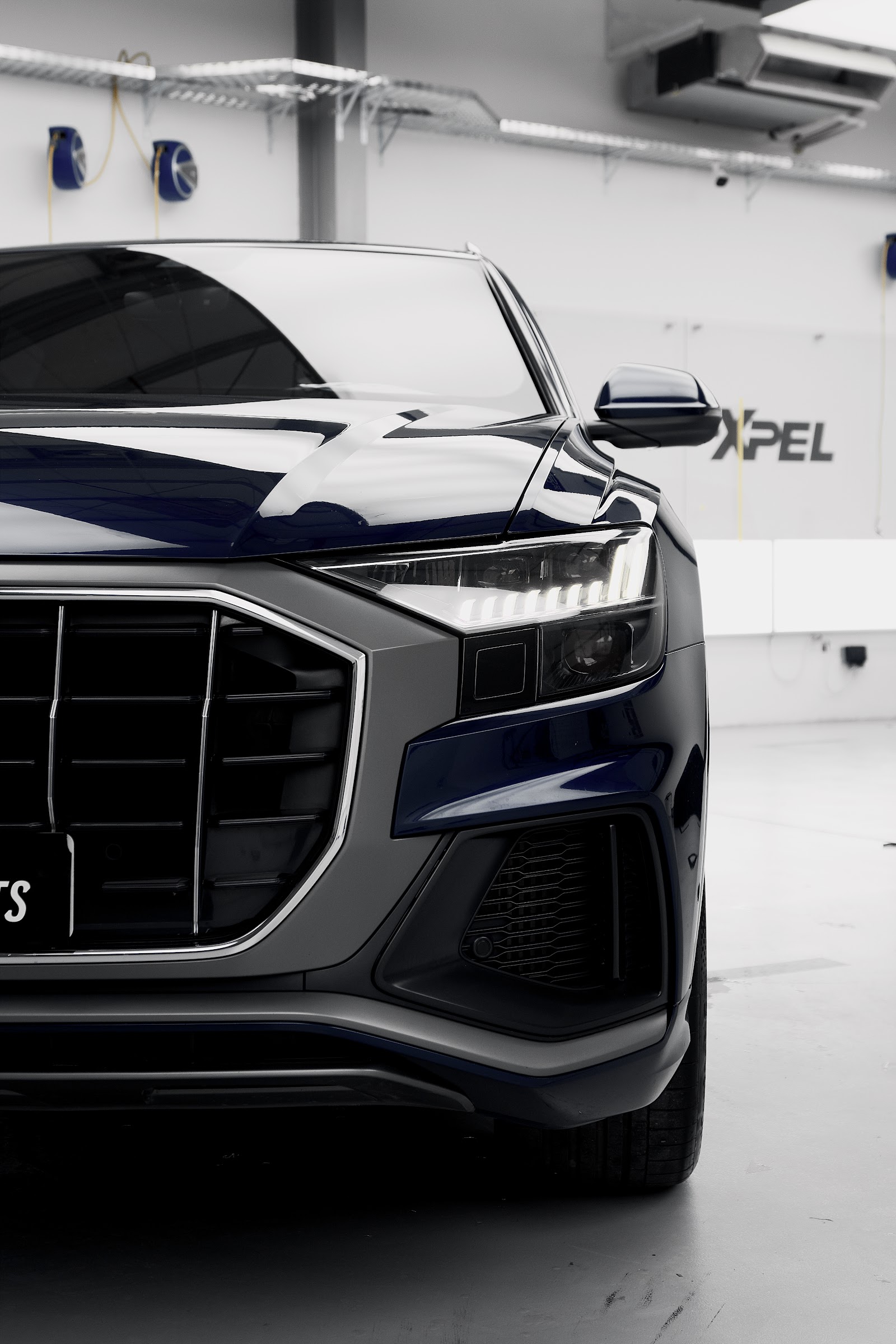 AUDI Q8 (blue/brown)
